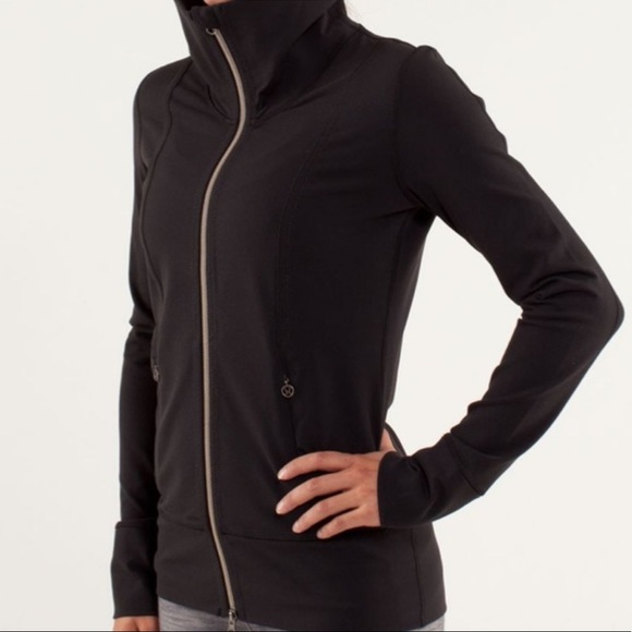 Lululemon black daily yoga jacket - Picture 13 of 13